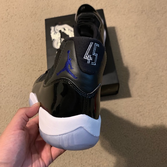Air Jordan 11 - Picture 3 of 6